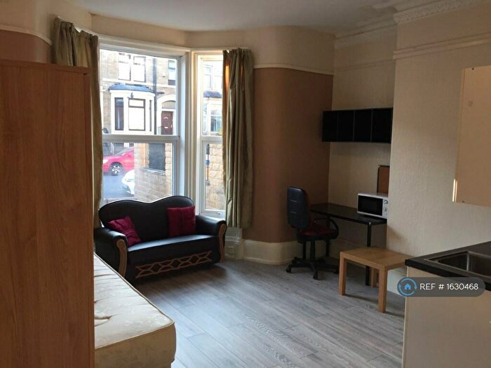 1 Bedroom Flat To Rent In Claremont, Bradford, BD7