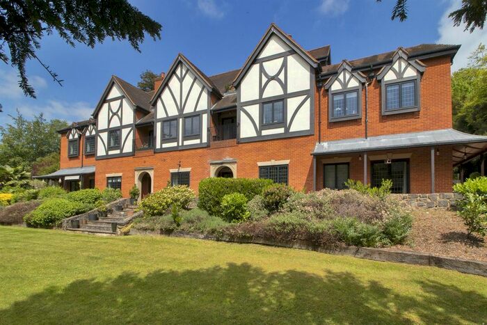 2 Bedroom Flat For Sale In Pilgrims Way, Westerham, TN16