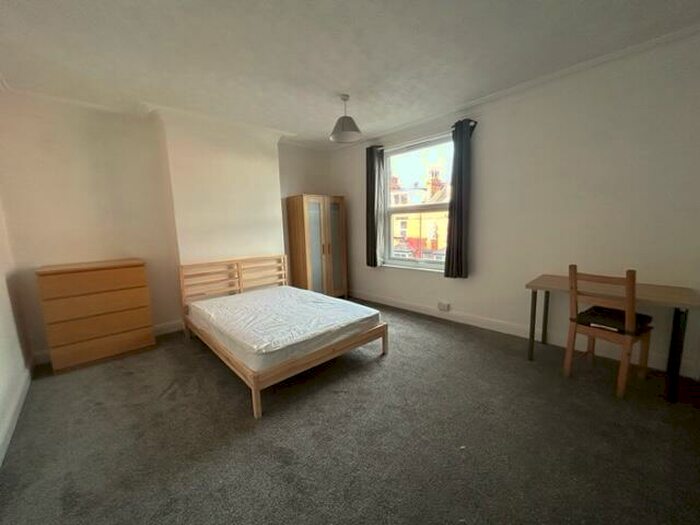 3 Bedroom Terraced House To Rent In Beechwood Terrace, Burley, Leeds, LS4