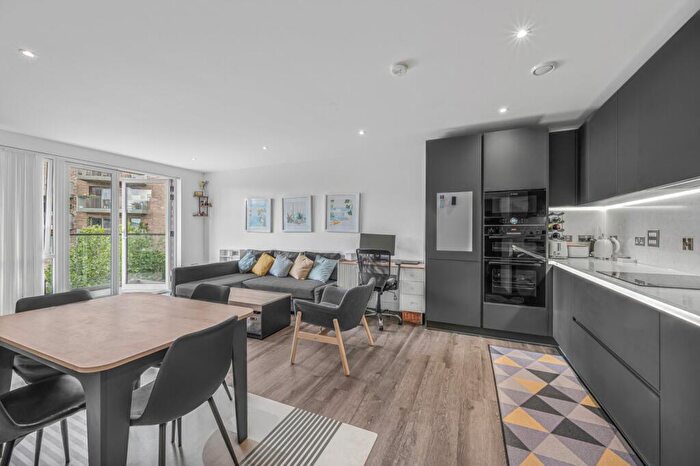 2 Bedroom Flat For Sale In Highfield Court, New North Road, N1