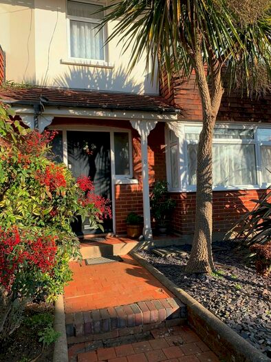 3 Bedroom Semi-Detached House To Rent In Shelley Road, PO21