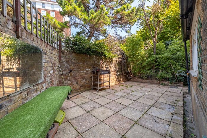 2 Bedroom Flat For Sale In Edith Road, Barons Court, W14