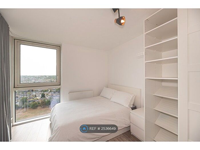 2 Bedroom Flat To Rent In Argento Tower, London, SW18