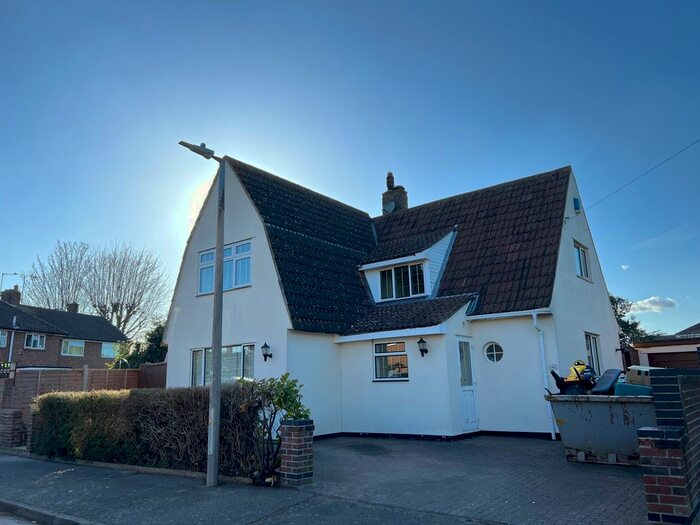 3 Bedroom Detached House To Rent In Bishop, Colchester, CO2