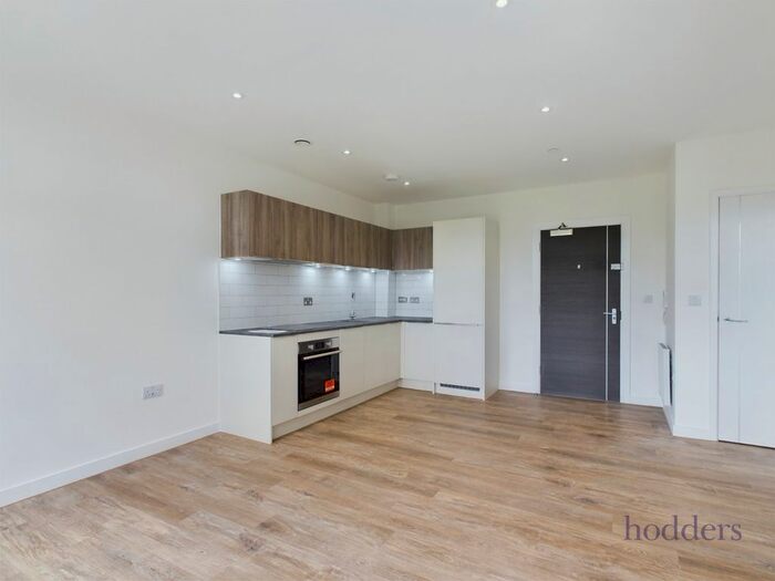 1 Bedroom Flat To Rent In London Road, Staines-Upon-Thames, Surrey, TW18