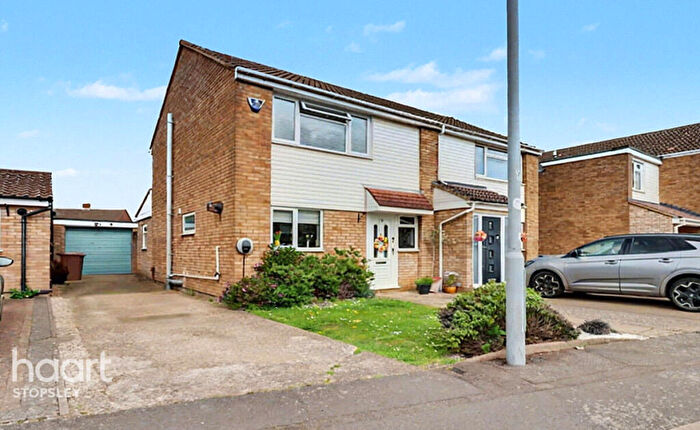 3 Bedroom Semi Detached House For Sale In Telscombe Way, Luton, LU2