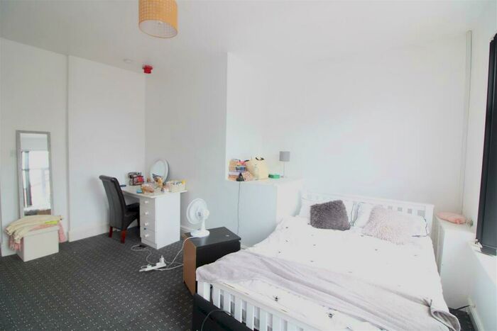 2 Bedroom Flat To Rent In Alfreton Road, Nottingham, NG7