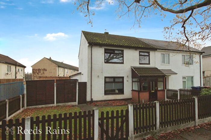 3 Bedroom Semi-Detached House For Sale In Southbrook Road, Leyland, Lancashire, PR25