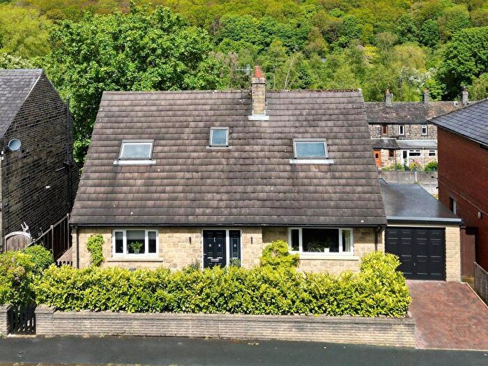 4 Bedroom Detached House For Sale In Caldene Avenue, Mytholmroyd, Hebden Bridge, HX7