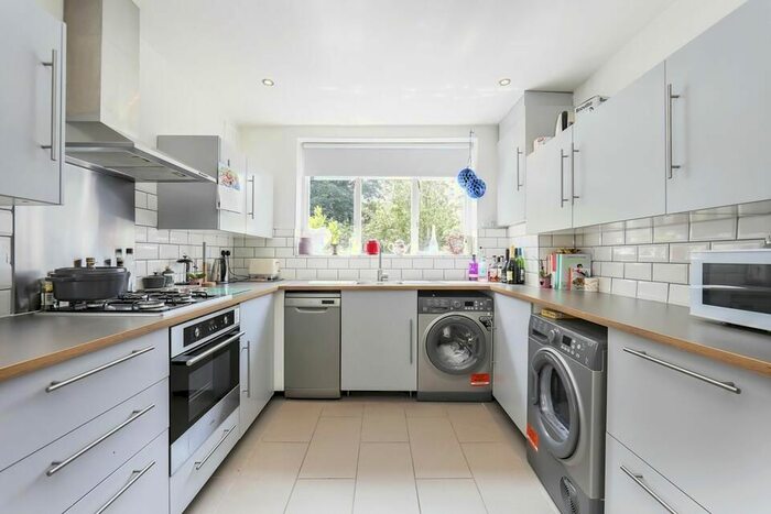 2 Bedroom Flat To Rent In Lancaster Road, London, N4