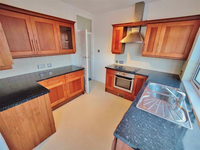 3 Bedroom Apartment To Rent In Rectory Grove, Leigh-On-Sea, Essex, SS9