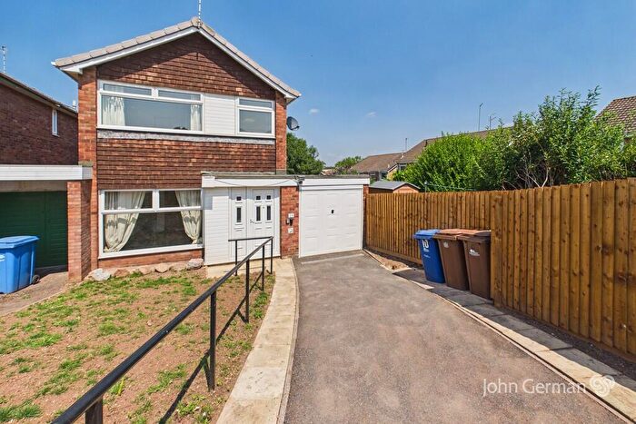 3 Bedroom Link Detached House For Sale In The Eyrie, Burton-on-Trent, DE15