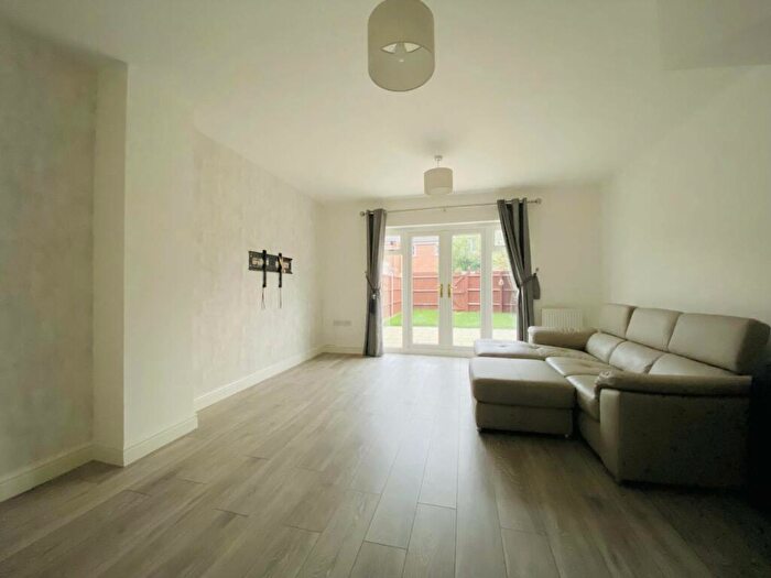 3 Bedroom Town House To Rent In The Meadows, Old Stratford, MK19