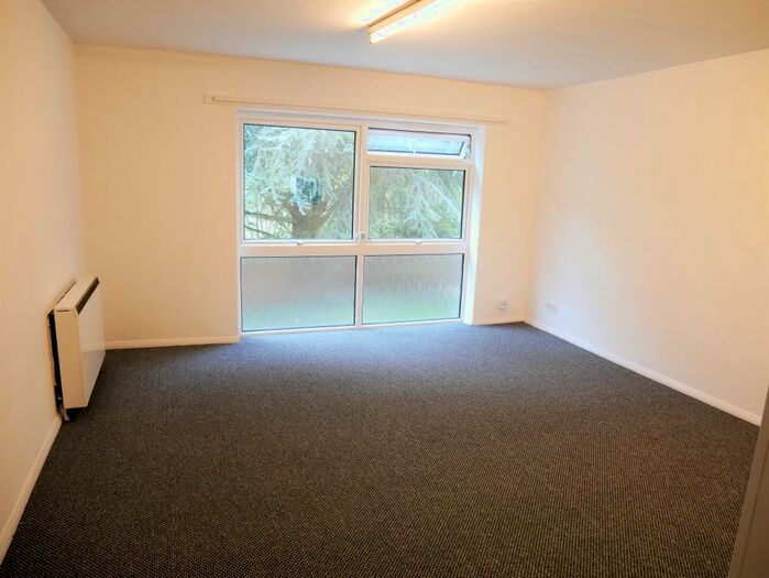2 Bedroom Flat To Rent In Falling Lane, West Drayton, UB7