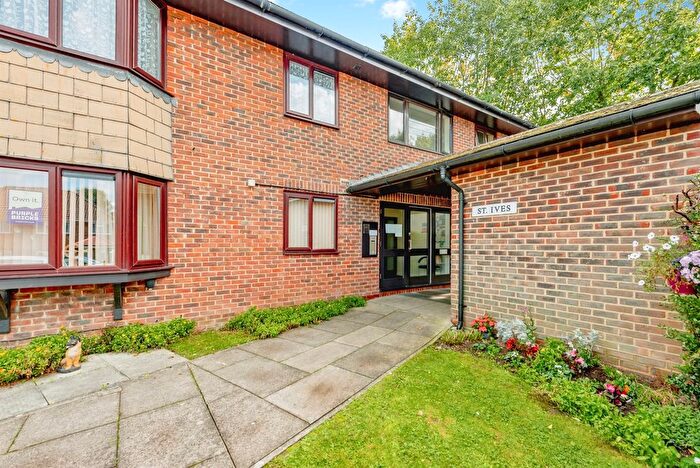 1 Bedroom Flat For Sale In Belloc Close, Crawley, RH10