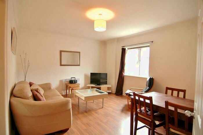 2 Bedroom Flat To Rent In Langtons Wharf, Leeds, West Yorkshire, Uk, LS2