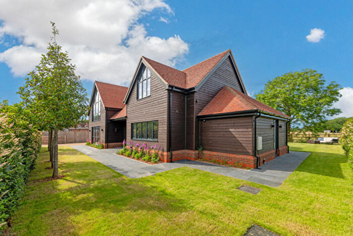 3 Bedroom Detached House For Sale In Wildmoor Sherfield-on-Loddon Hook, Hampshire, RG27