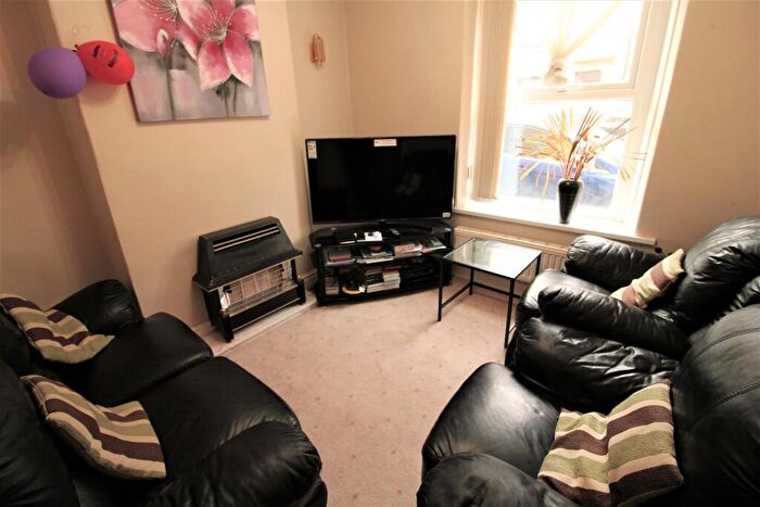 3 Bedroom House To Rent In Hope Street, Lancaster, LA1