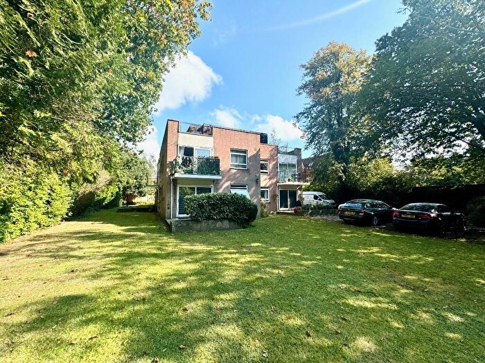 2 Bedroom Flat To Rent In Wellington Road, Bournemouth, Dorset, BH8