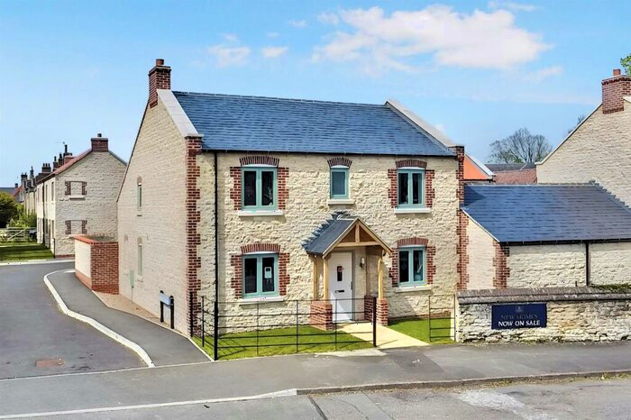 4 Bedroom Detached House For Sale In Main Road, Leadenham, LN5