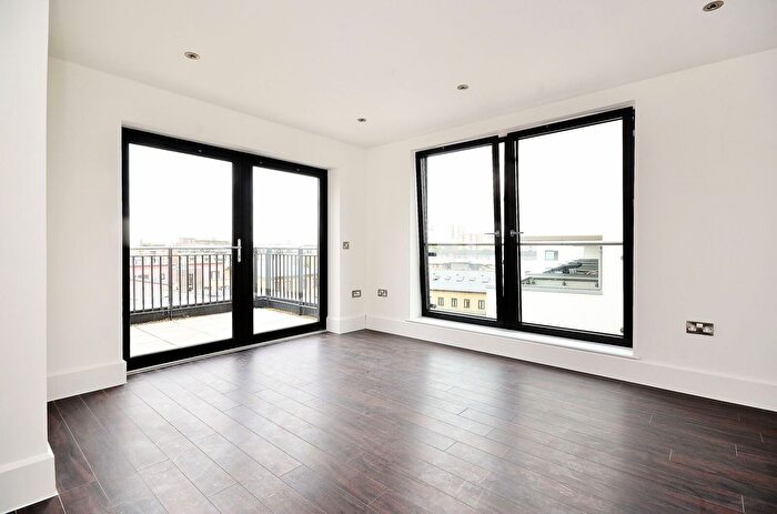 1 Bedroom Flat To Rent In Axio Way, Bow, London, E3