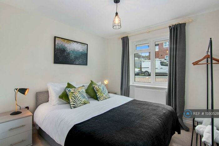 2 Bedroom Flat To Rent In Botley, Oxford, OX2