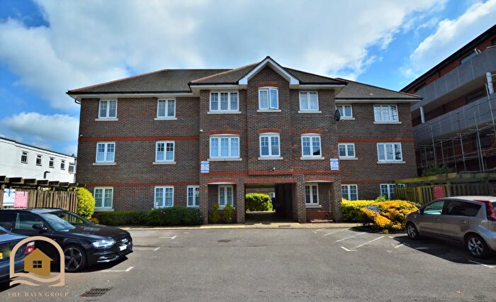 1 Bedroom Flat For Sale In Fieldview Court, Farnburn Avenue, Slough, SL1