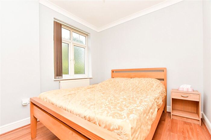 2 Bedroom Maisonette For Sale In Lesbourne Road, Reigate, Surrey, RH2