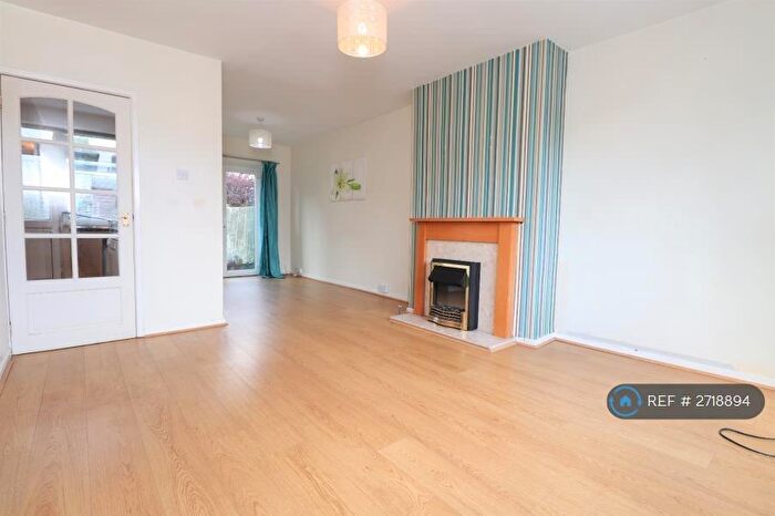 3 Bedroom Terraced House To Rent In Springfield Rise, Horsforth, Leeds, LS18