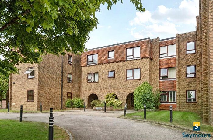 1 Bedroom Flat For Sale In Mulberry Court, Merrow, Guildford, Surrey, GU4