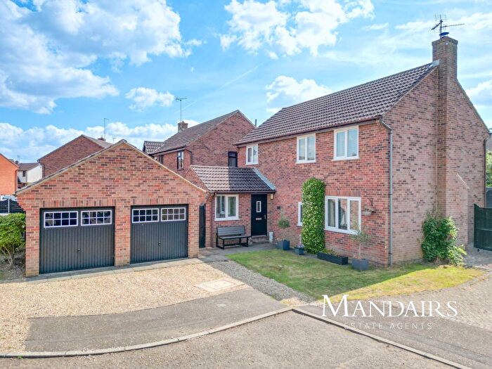 4 Bedroom Detached House For Sale In Thornemead, Werrington, Peterborough, PE4