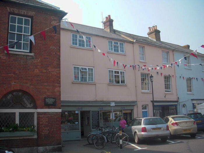1 Bedroom Flat To Rent In The Square, Yarmouth, PO41