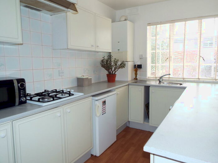 1 Bedroom Apartment To Rent In High Street, Esher, KT10