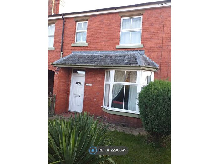 3 Bedroom Semi-Detached House To Rent In Llwynn Onn, Gobowen, SY11