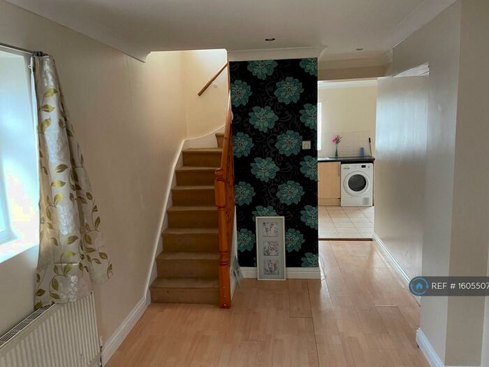 2 Bedroom End Of Terrace House To Rent In Arundel Drive, Harrow, HA2