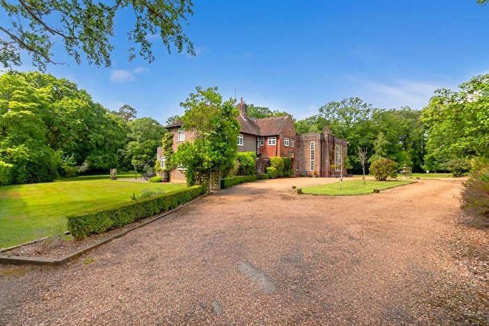 7 Bedroom Detached House To Rent In The Drive, Maresfield, TN22