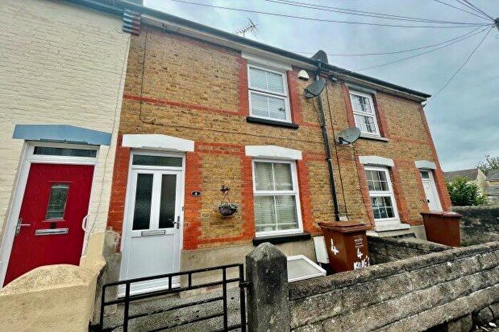 2 Bedroom Property To Rent In Kings Road, Chatham, ME5