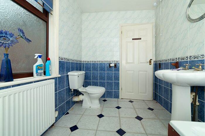 3 Bedroom Semi-Detached House For Sale In Whinney Lane, Ollerton, NG22