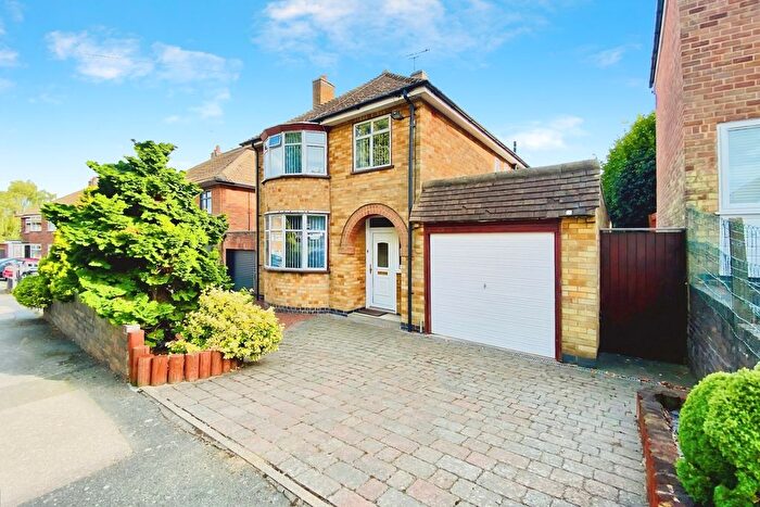 3 Bedroom Detached House For Sale In Heathgate Close, Birstall, LE4