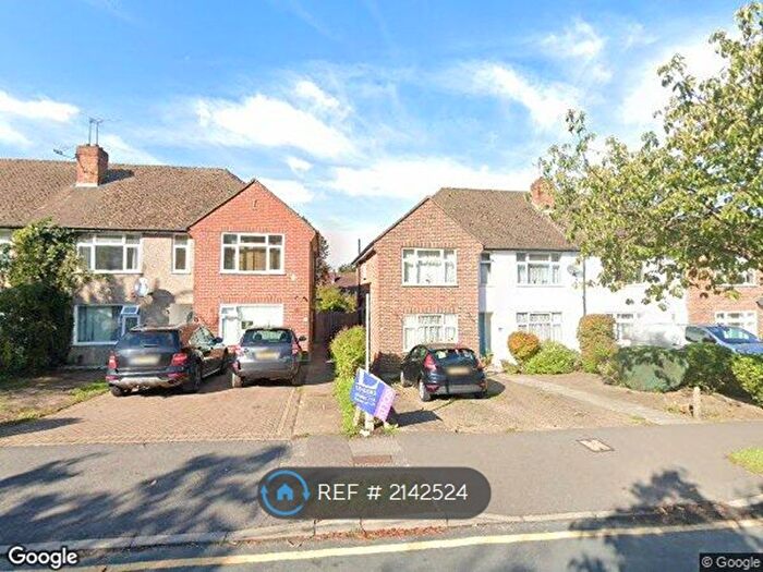 2 Bedroom Flat To Rent In Effingham Close, Sutton, SM2