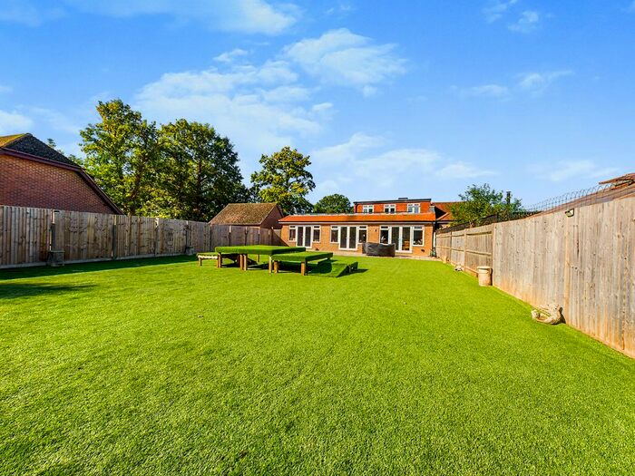 4 Bedroom Semi-Detached Bungalow For Sale In Nuthurst Street, Nuthurst, Horsham, RH13