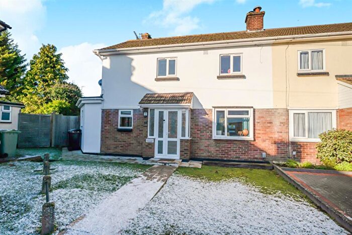 3 Bedroom Semi Detached House For Sale In Drovers Way, Dunstable, LU6