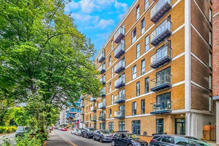 2 Bedroom Flat For Sale In Victoria Avenue, Southend-On-Sea, SS2