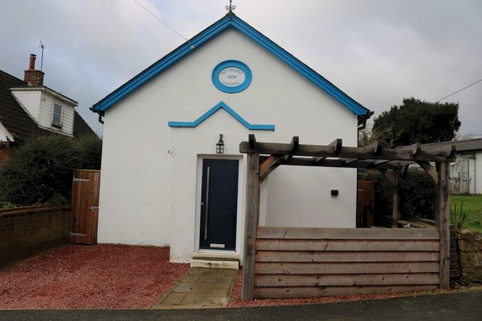 2 Bedroom Detached House For Sale In Marsh Road, Ashford, TN26