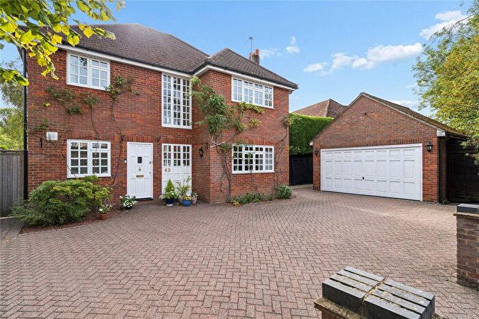 4 Bedroom Detached House For Sale In Green Lane, Bovingdon, Hertfordshire, HP3