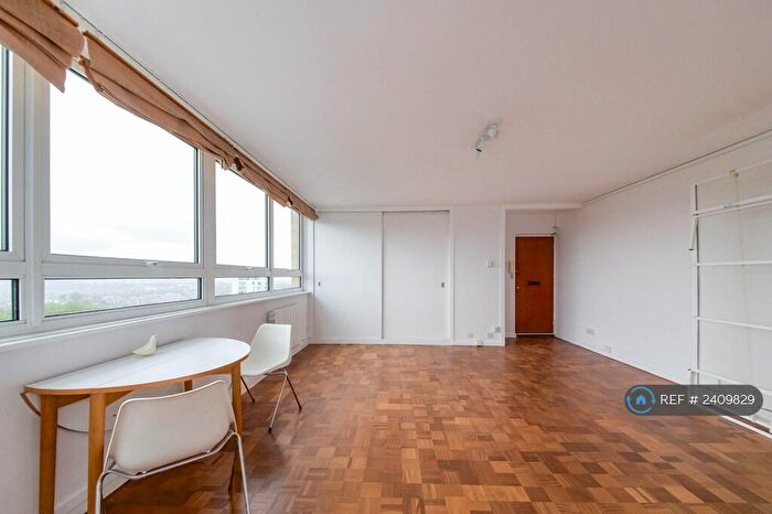 Studio To Rent In Hilltop House, London, N6