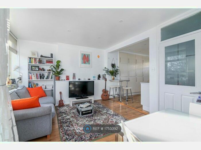 3 Bedroom Flat To Rent In Pownall Road, London, E8