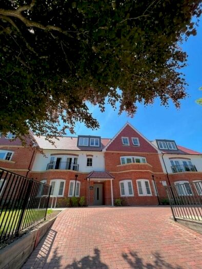 2 Bedroom Flat To Rent In Bedroom Apartment Available From Rd February -Wimborne Road, Bournemouth, BH11