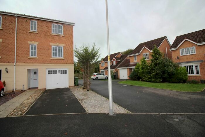 4 Bedroom Semi-Detached House To Rent In Lowry Gardens, Carlisle, CA3