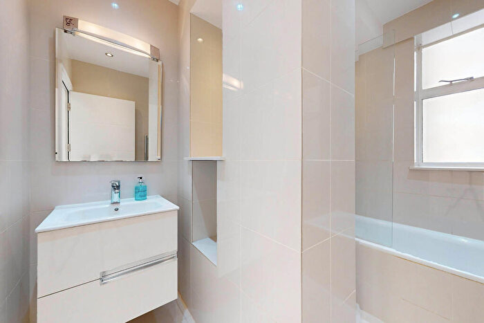 3 Bedroom Apartment For Sale In Viceroy Court, Prince Albert Road, St Johns Wood, London, NW8